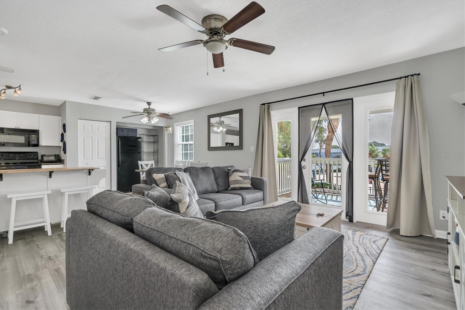 Image 7 of 43 For 102 Pompano Drive Se C