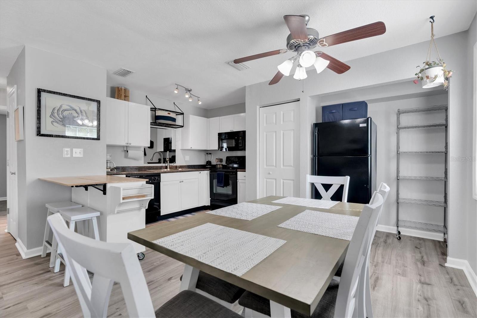 Image 9 of 43 For 102 Pompano Drive Se C