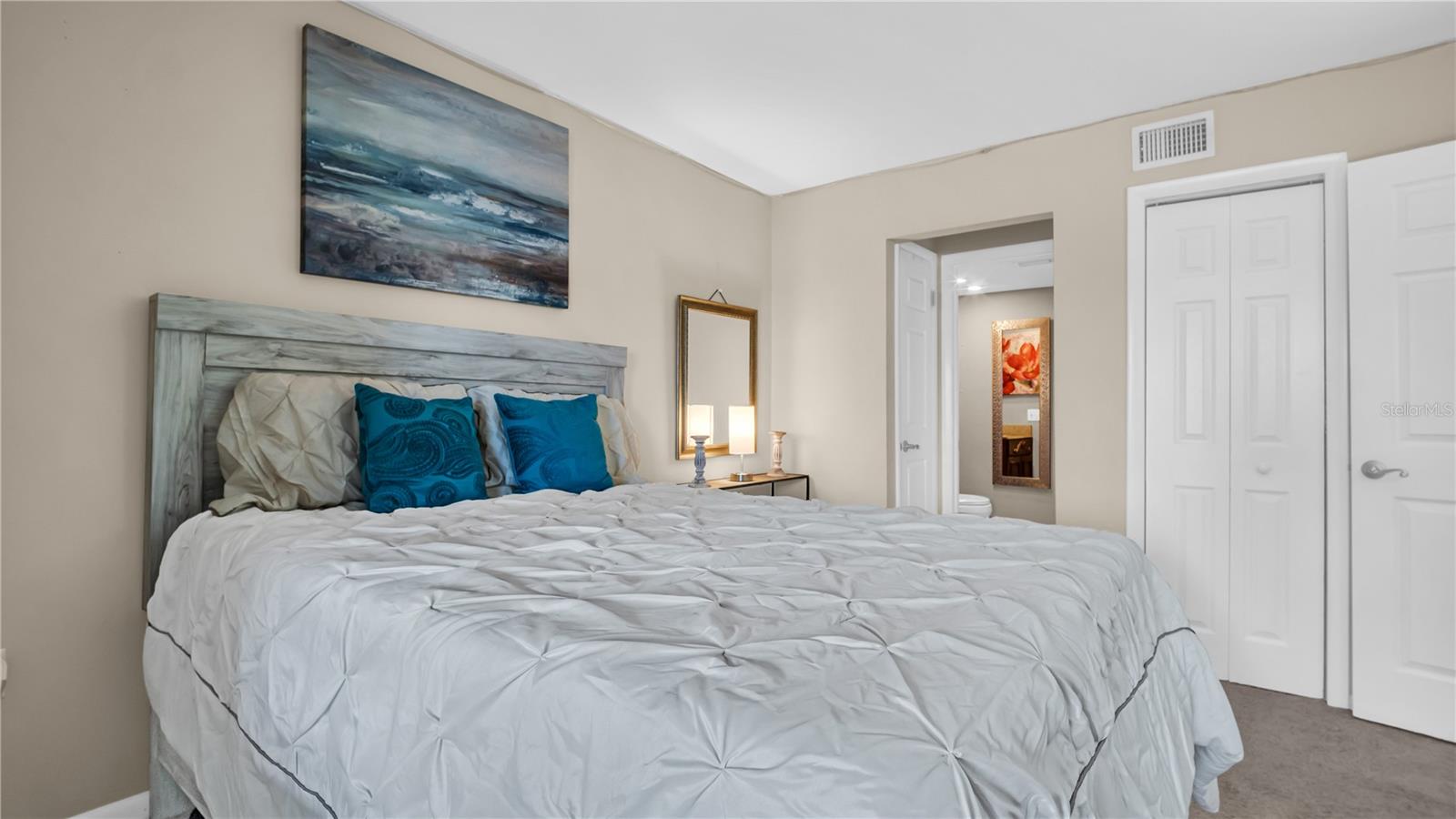 Listing photo id 11 for 4812 Jasper Drive 203
