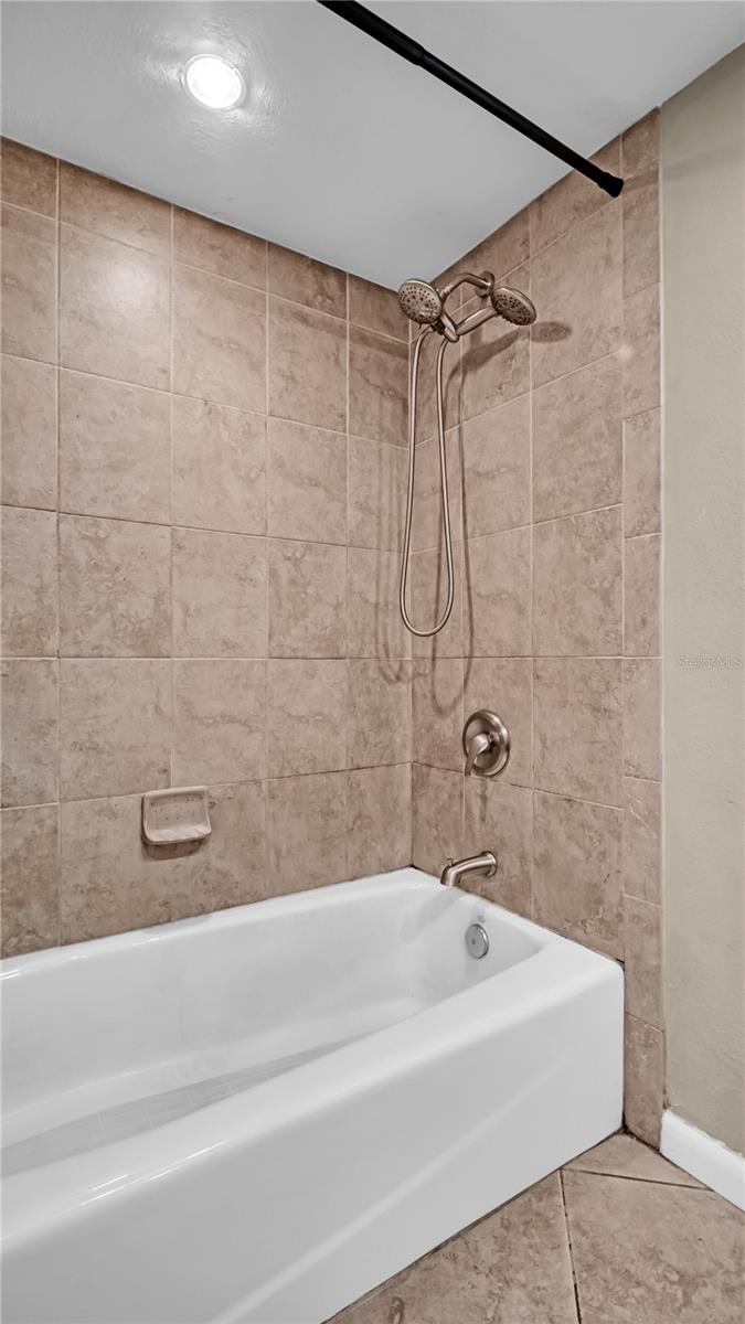 Listing photo id 15 for 4812 Jasper Drive 203
