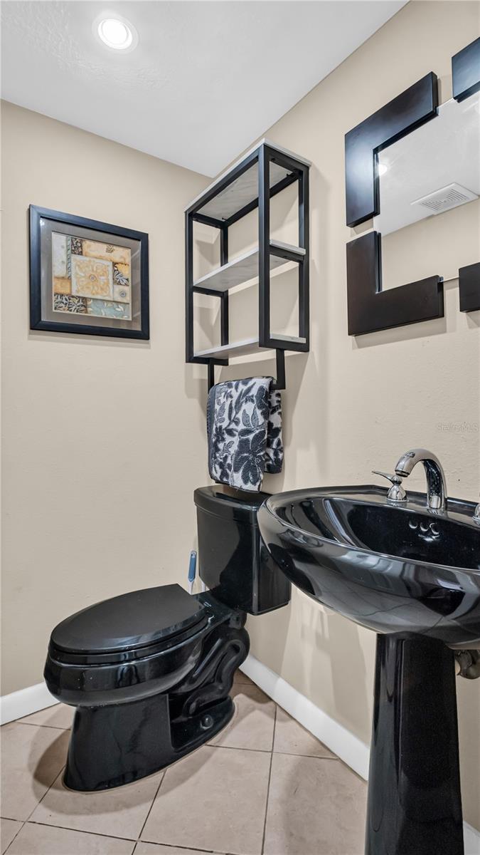 Listing photo id 16 for 4812 Jasper Drive 203