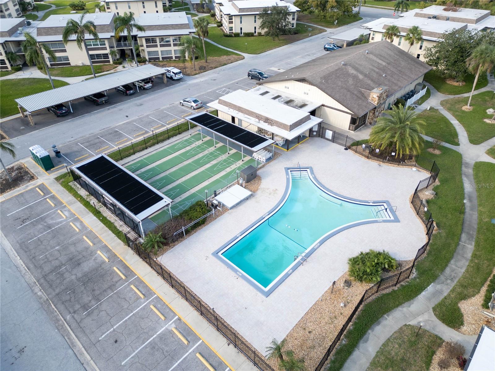 Listing photo id 19 for 4812 Jasper Drive 203