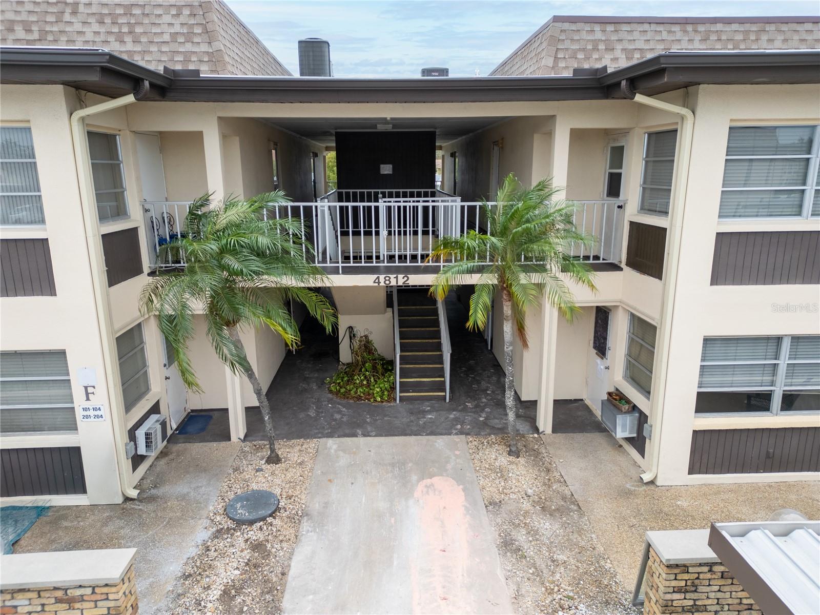 Listing photo id 21 for 4812 Jasper Drive 203