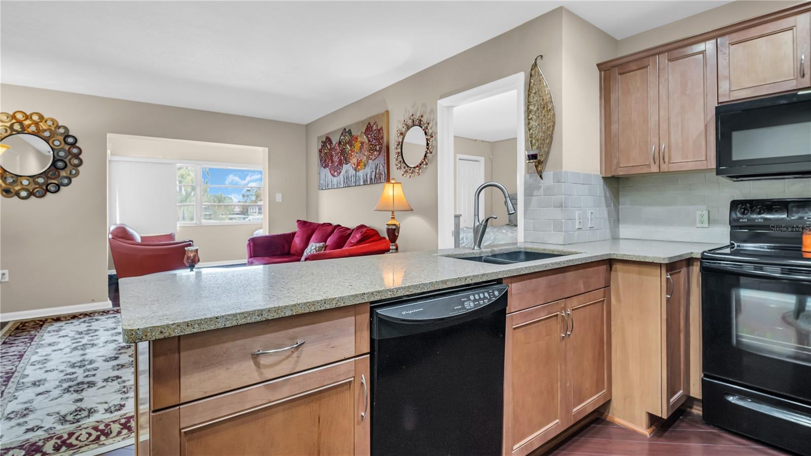 Listing photo id 5 for 4812 Jasper Drive 203