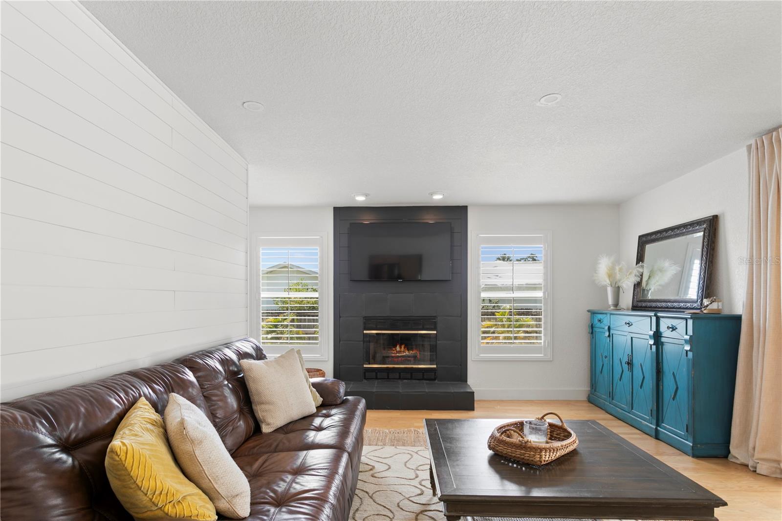 Image 20 of 49 For 125 Live Oak Lane