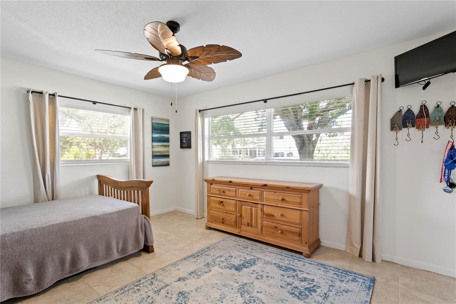 Image 31 of 49 For 125 Live Oak Lane