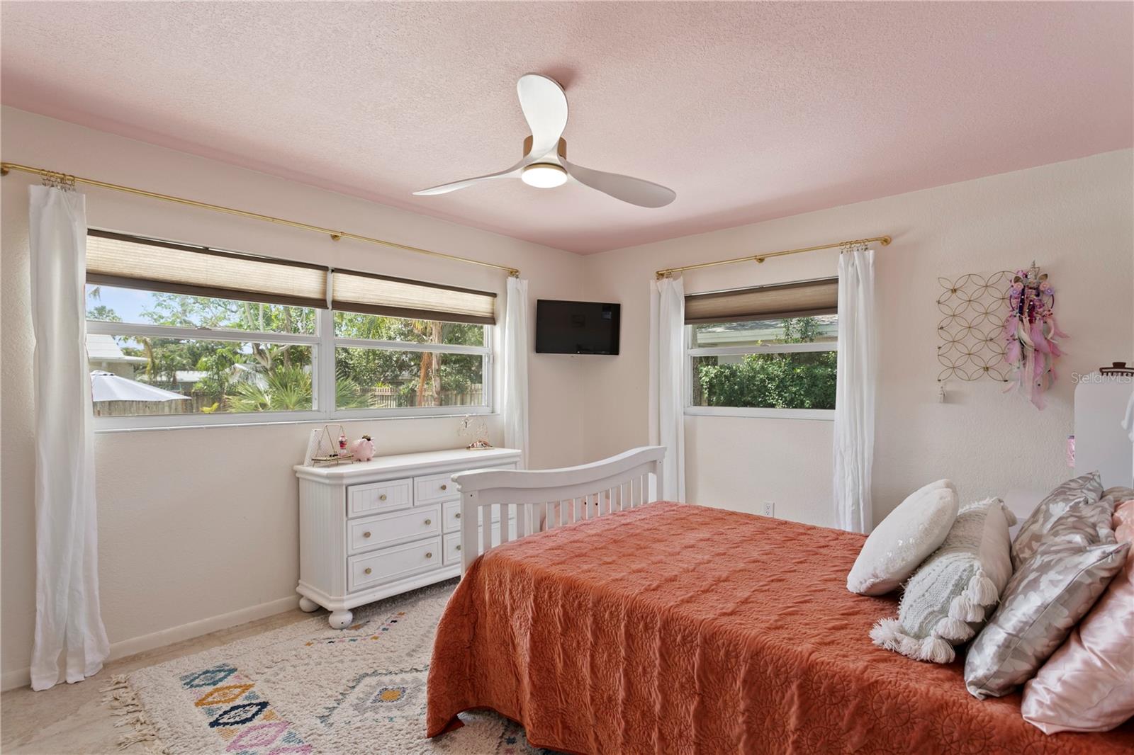 Image 33 of 49 For 125 Live Oak Lane