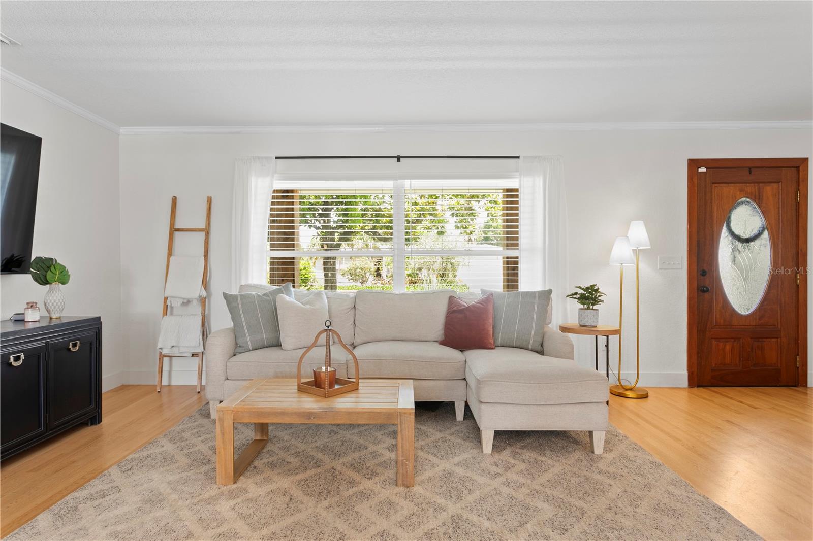 Image 4 of 49 For 125 Live Oak Lane