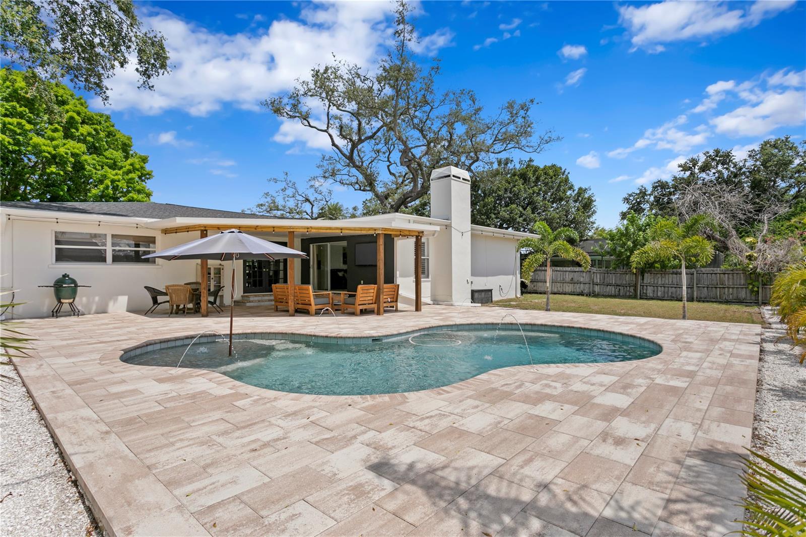 Image 42 of 49 For 125 Live Oak Lane