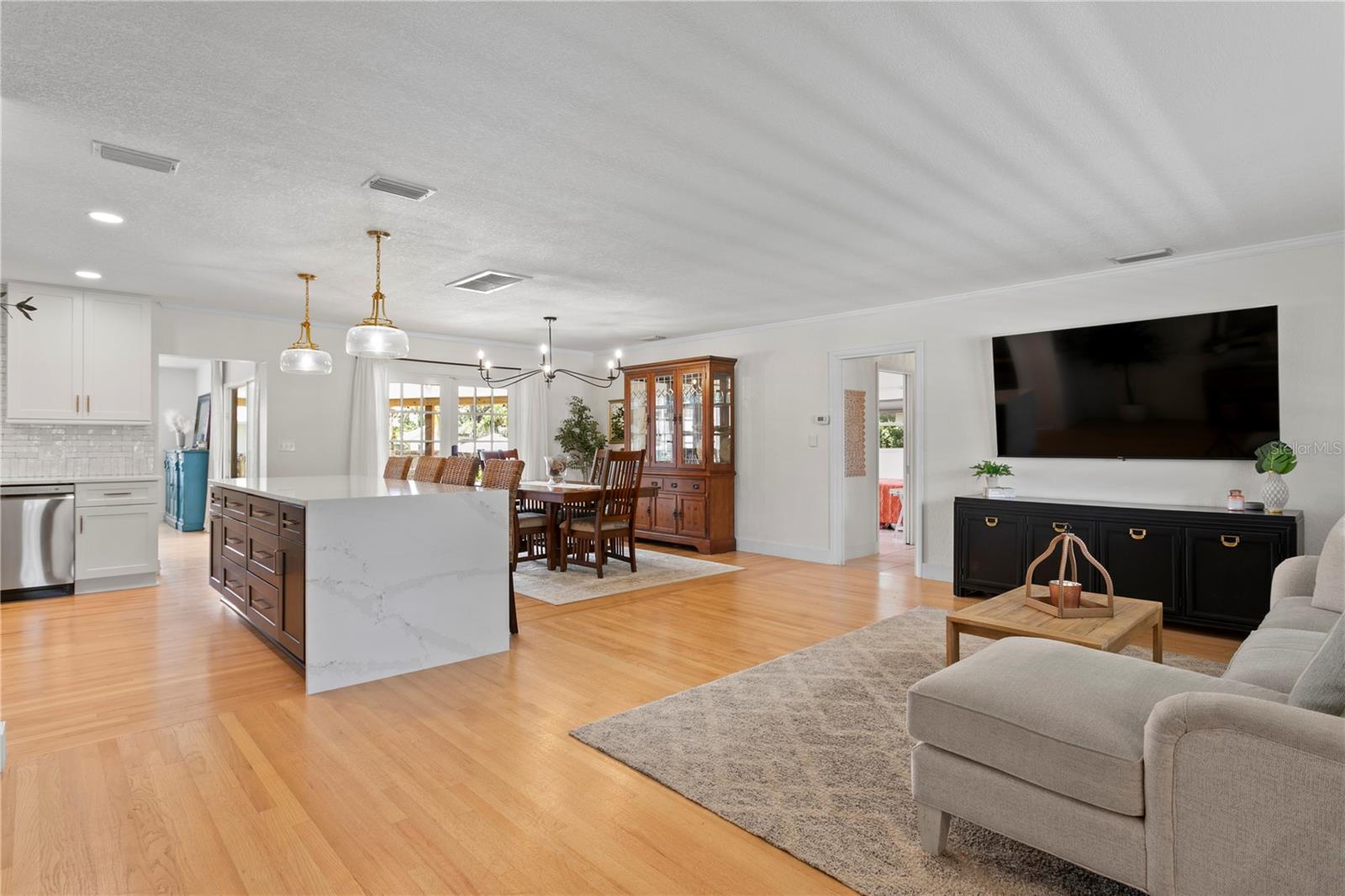 Image 5 of 49 For 125 Live Oak Lane