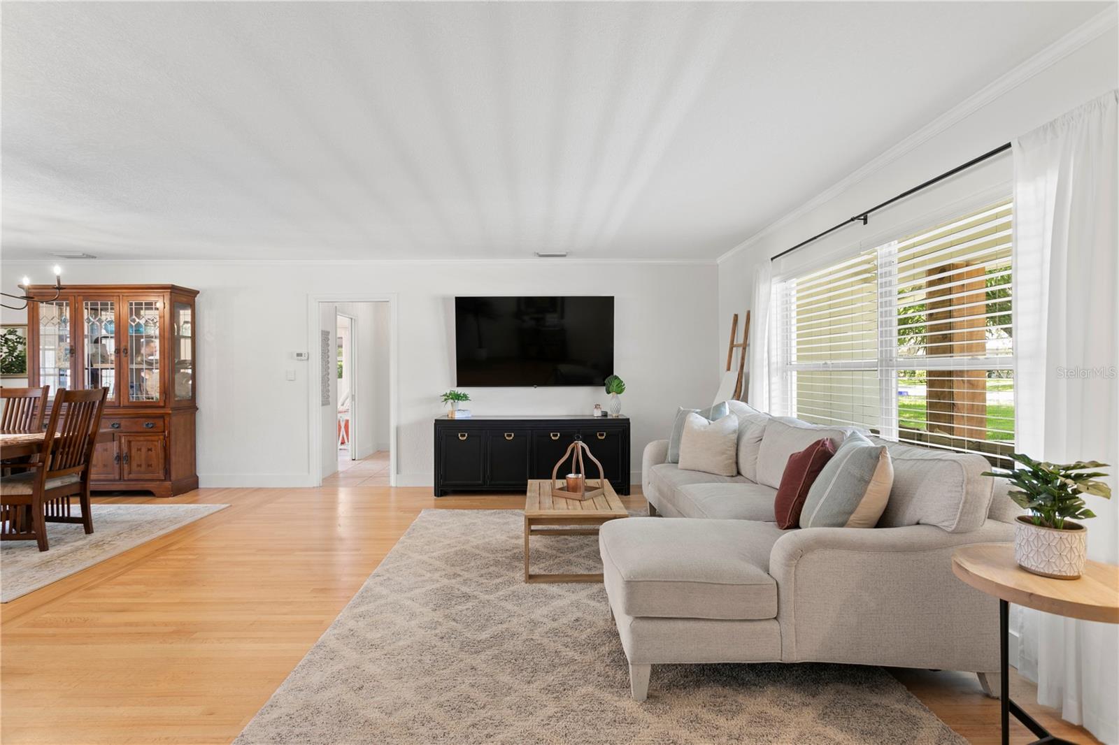 Image 6 of 49 For 125 Live Oak Lane