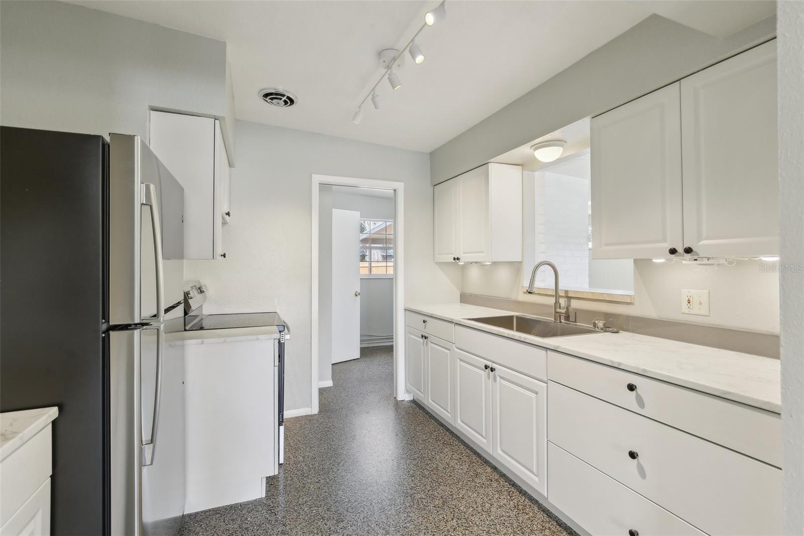 Image 17 of 41 For 2044 Temple Terrace