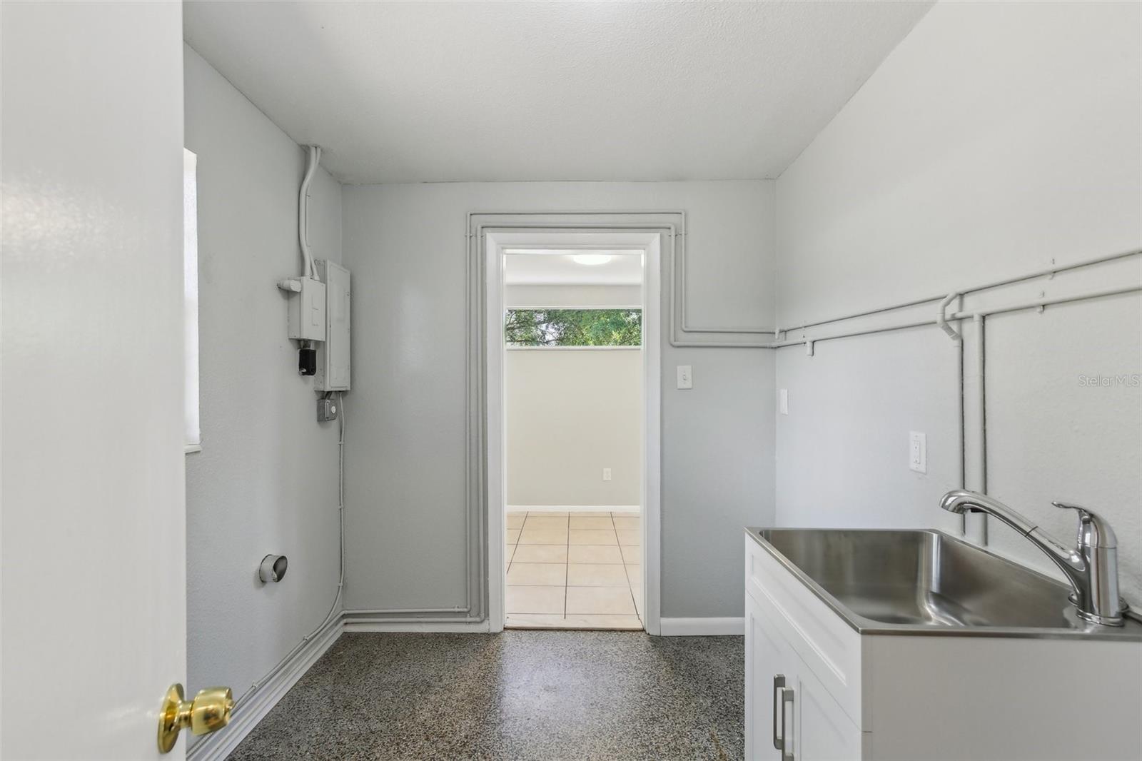 Image 35 of 41 For 2044 Temple Terrace
