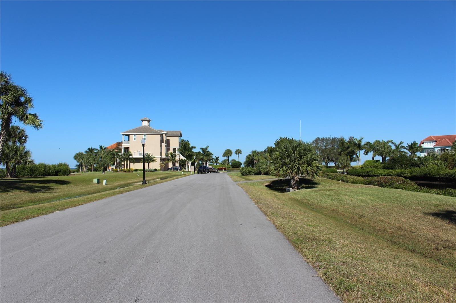 Listing photo id 0 for 4557 Harborpointe Drive
