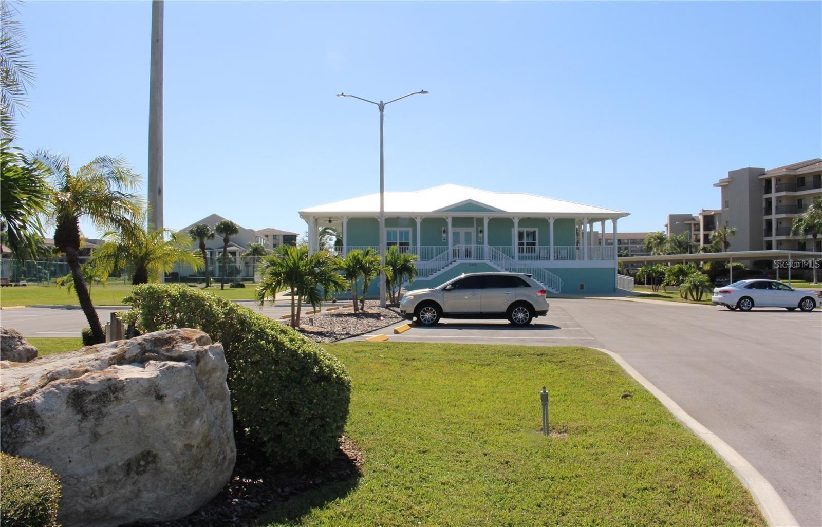 Listing photo id 3 for 4557 Harborpointe Drive