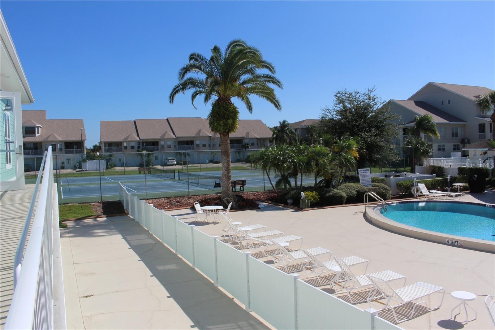 Listing photo id 4 for 4557 Harborpointe Drive