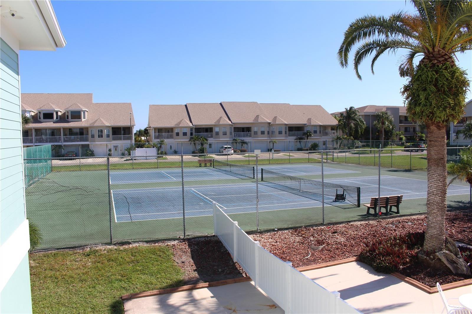 Listing photo id 6 for 4557 Harborpointe Drive