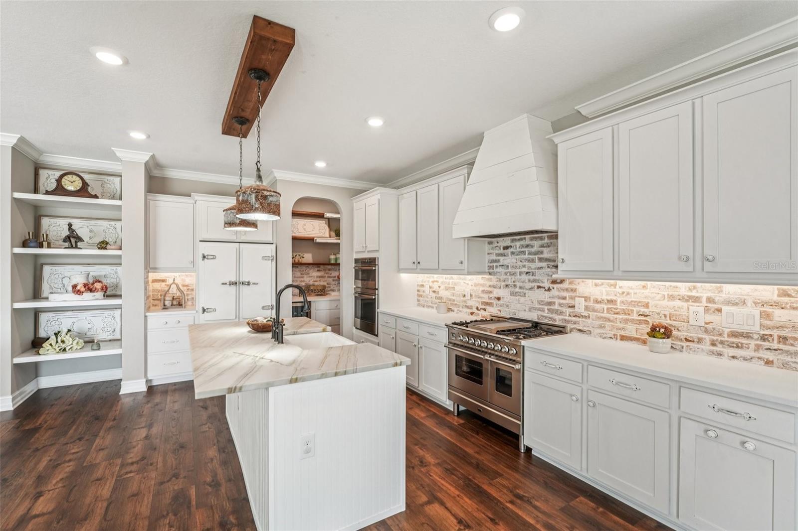 Listing photo id 9 for 19191 Pease Place