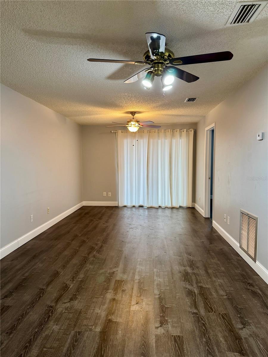 Image 4 of 18 For 3802 Oak Drive W22