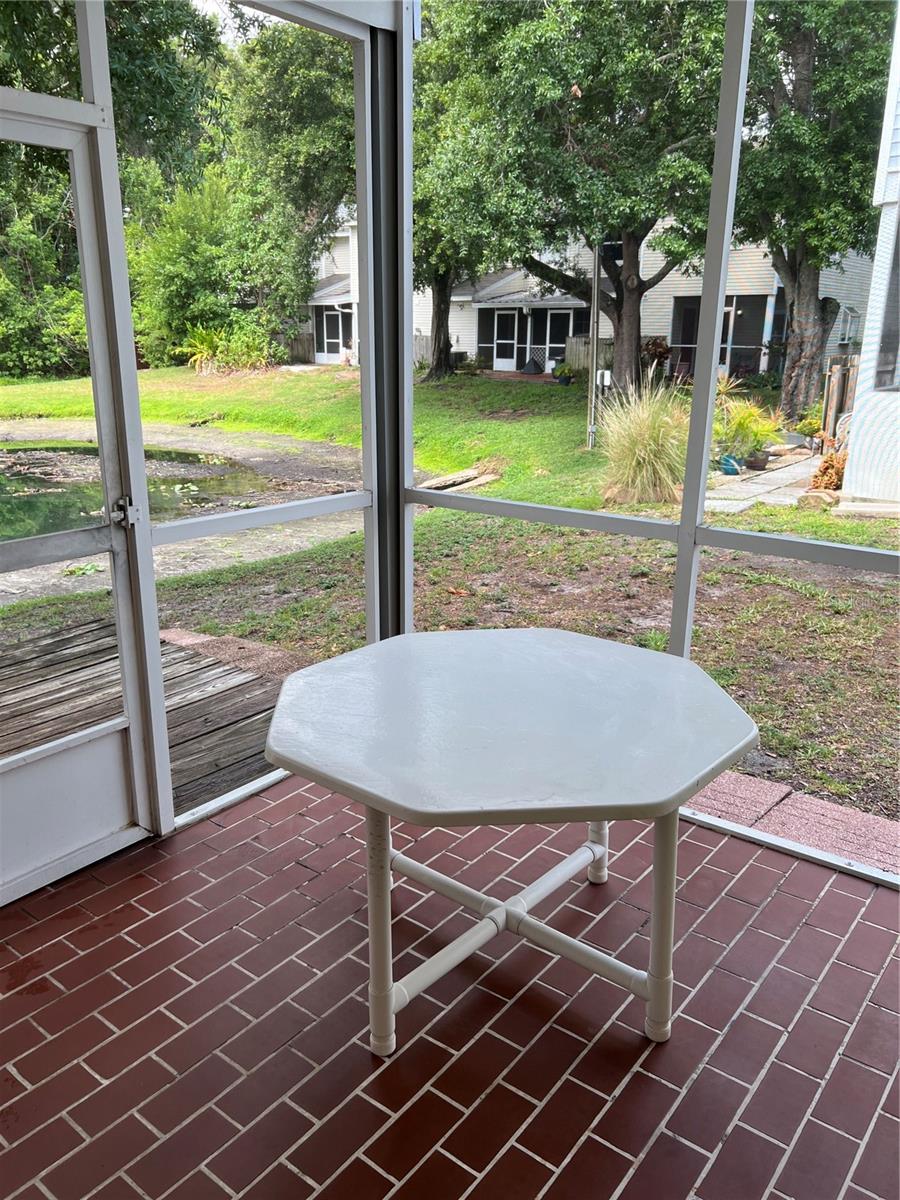 Image 19 of 40 For 7616 Colonial Court