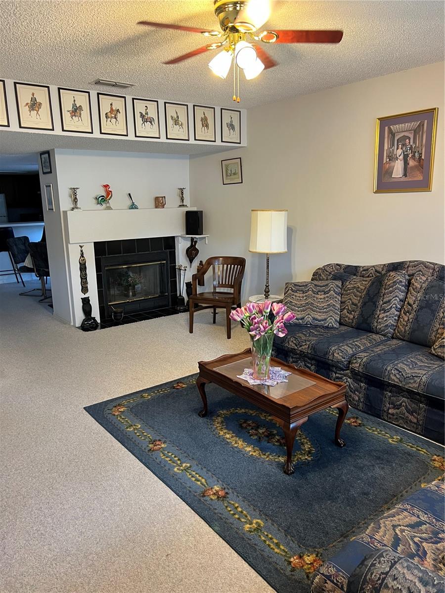 Image 4 of 40 For 7616 Colonial Court