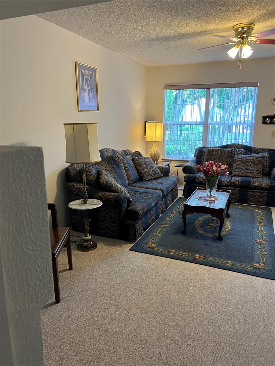 Image 6 of 40 For 7616 Colonial Court