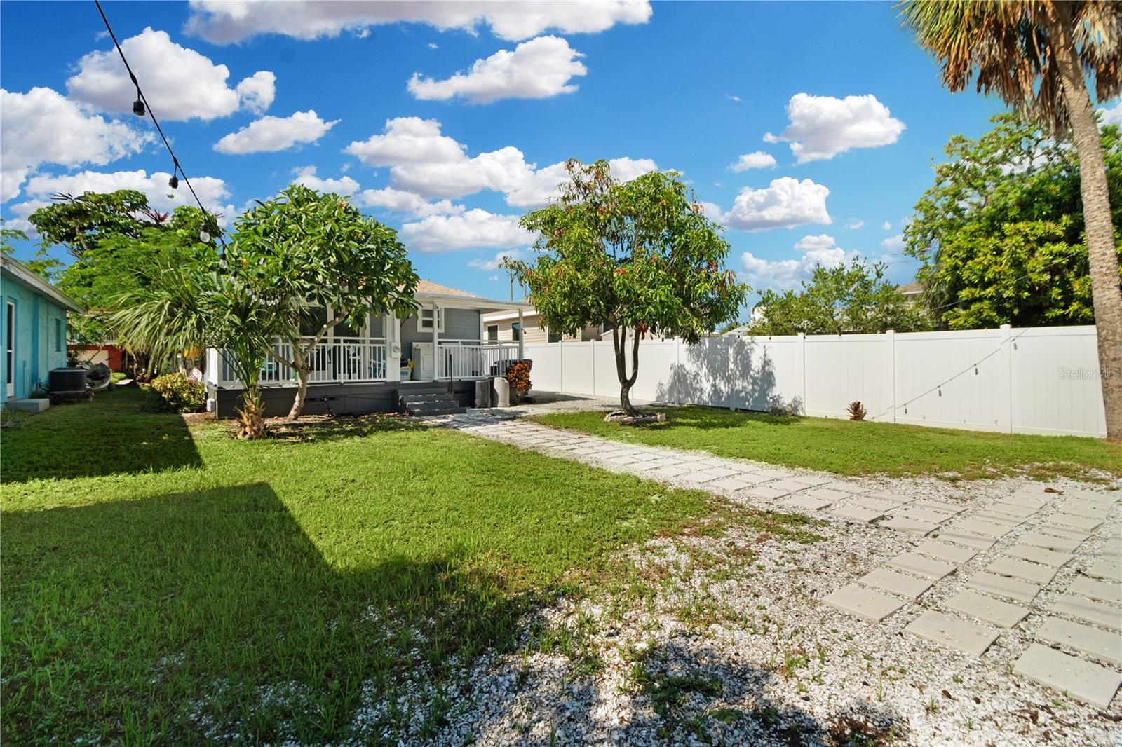 Image 17 of 24 For 13325 1st Street E