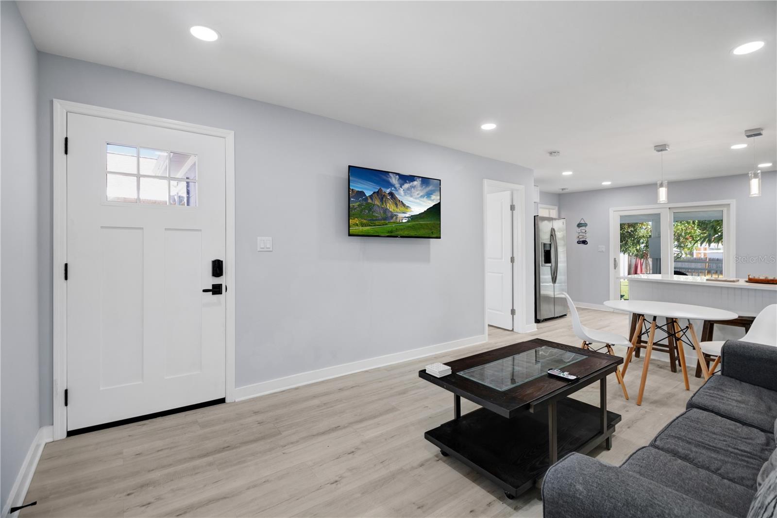 Image 4 of 24 For 13325 1st Street E