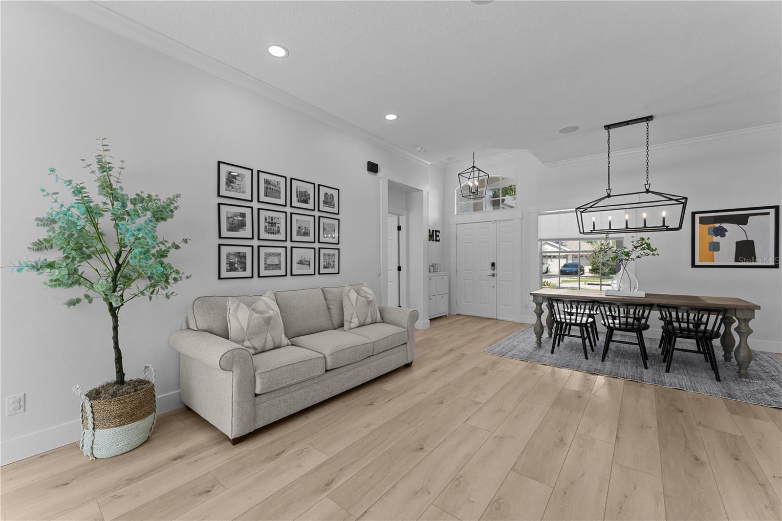 Listing photo id 8 for 403 Carriage House Lane