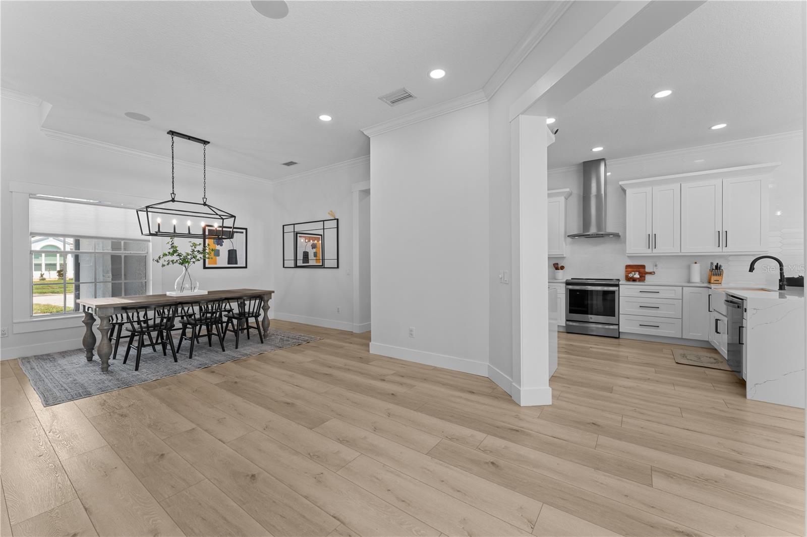 Listing photo id 9 for 403 Carriage House Lane