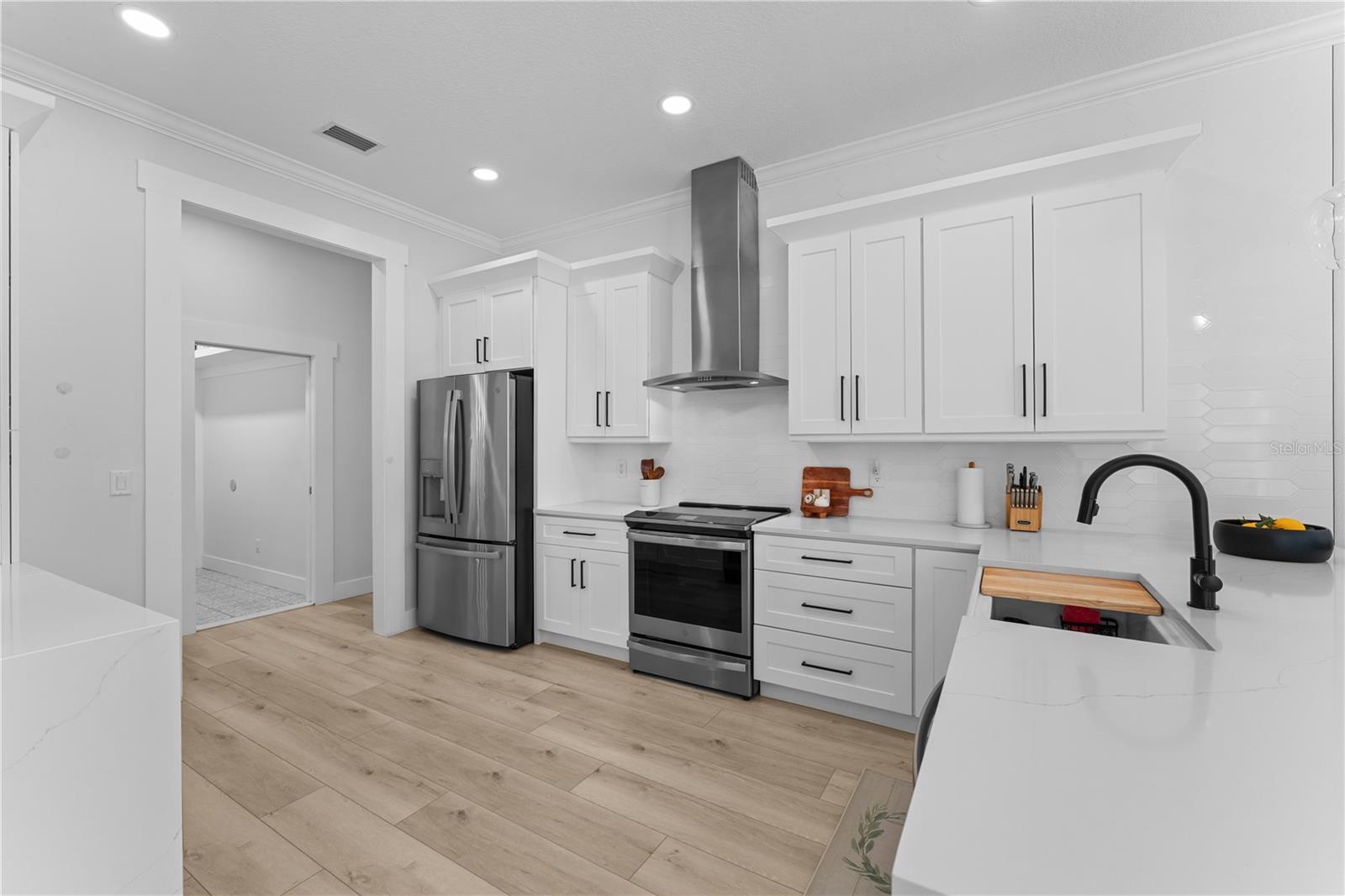 Listing photo id 11 for 403 Carriage House Lane