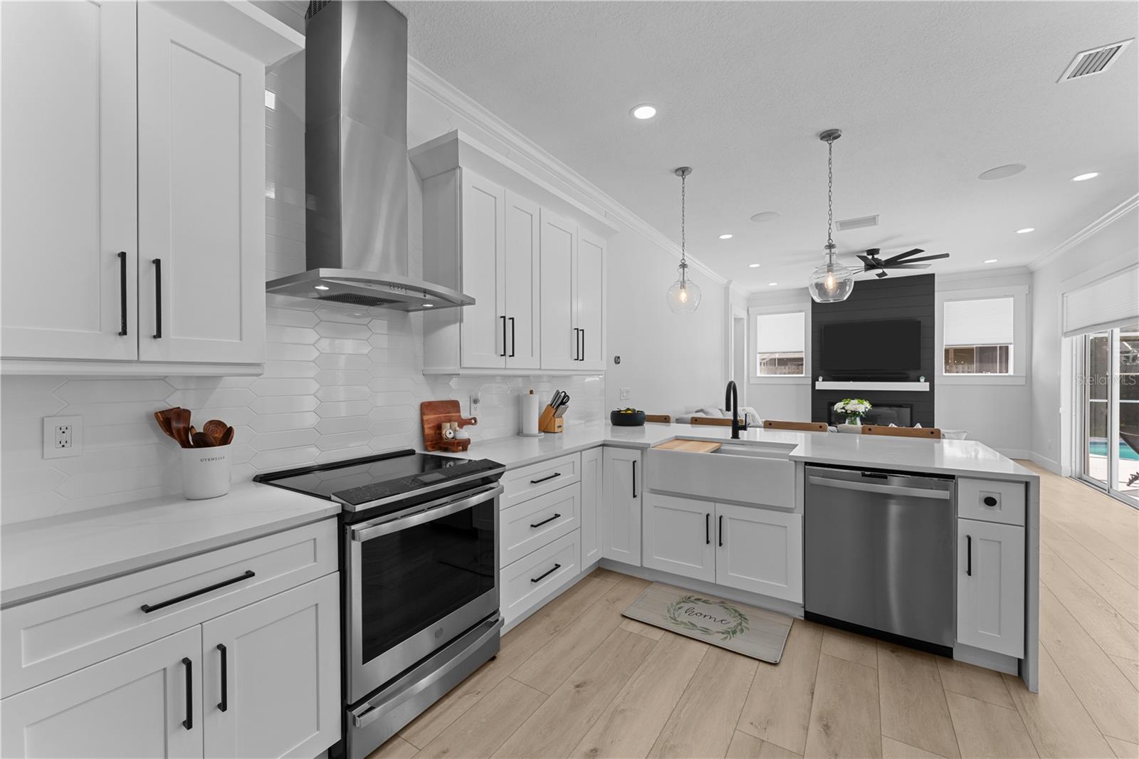 Listing photo id 13 for 403 Carriage House Lane