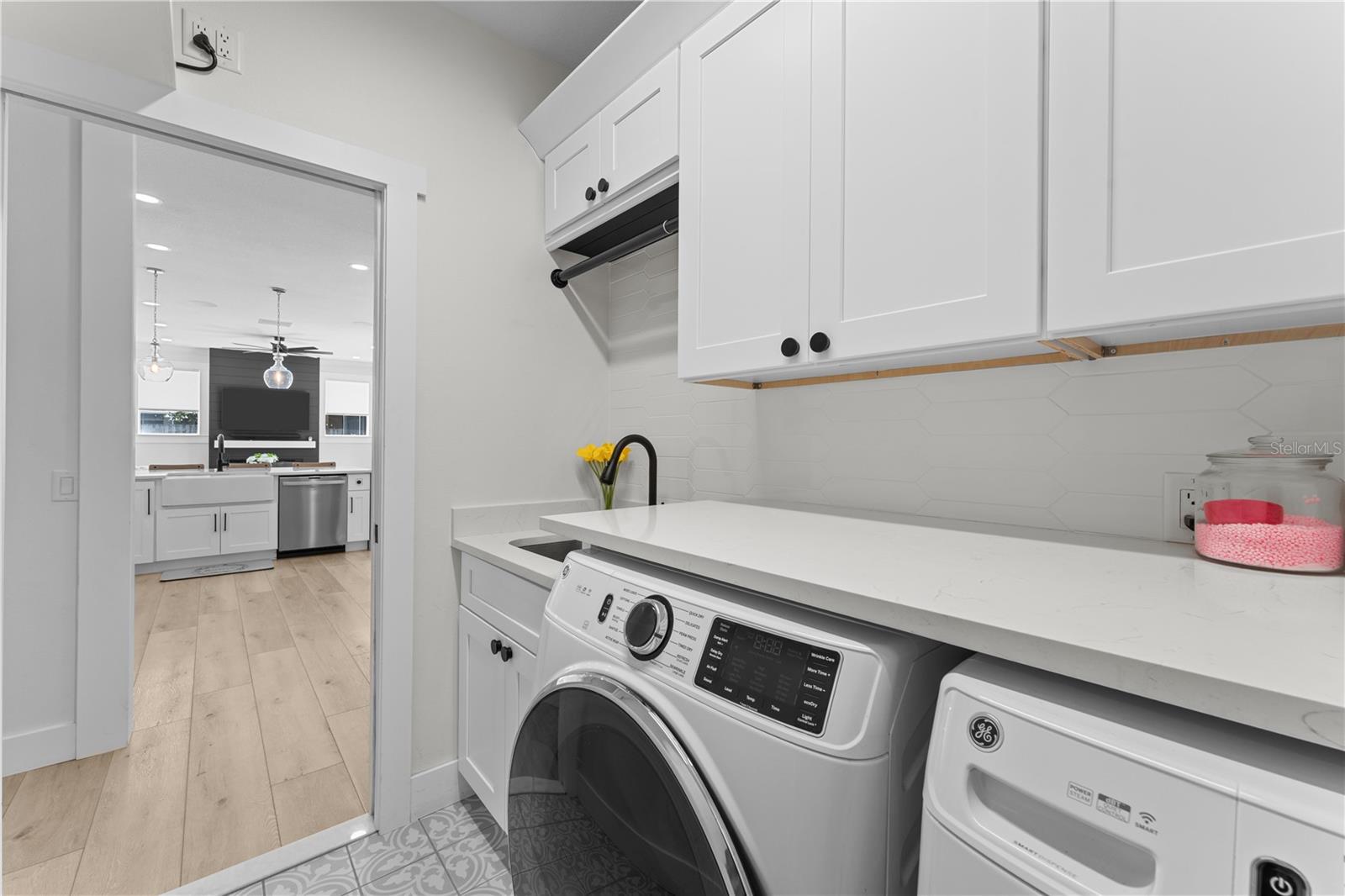 Listing photo id 18 for 403 Carriage House Lane