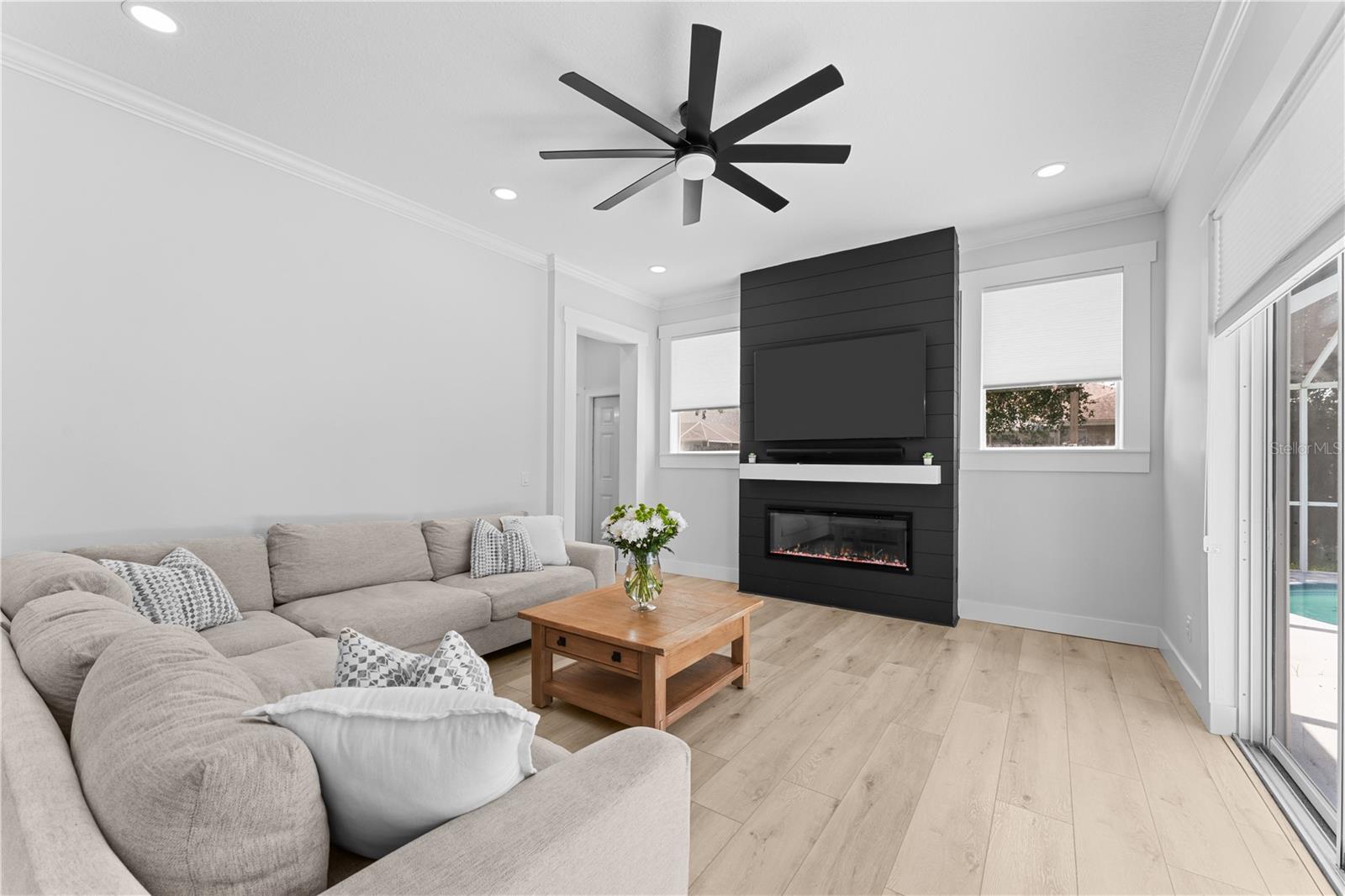 Listing photo id 19 for 403 Carriage House Lane