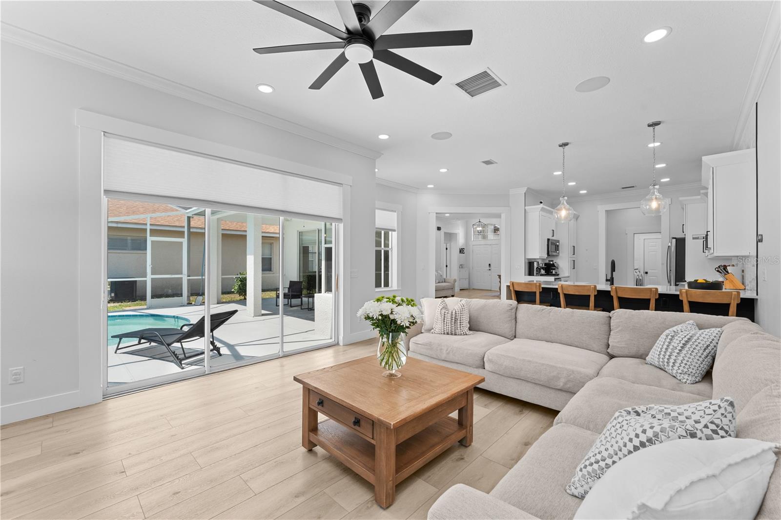 Listing photo id 21 for 403 Carriage House Lane