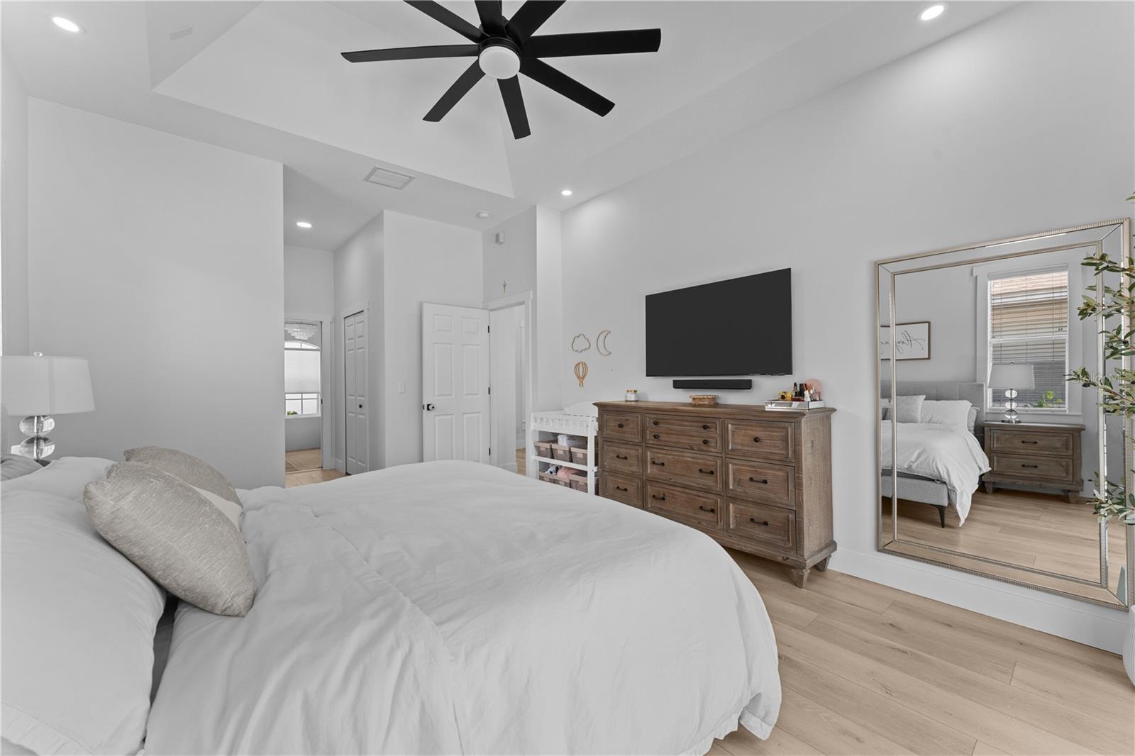 Listing photo id 24 for 403 Carriage House Lane