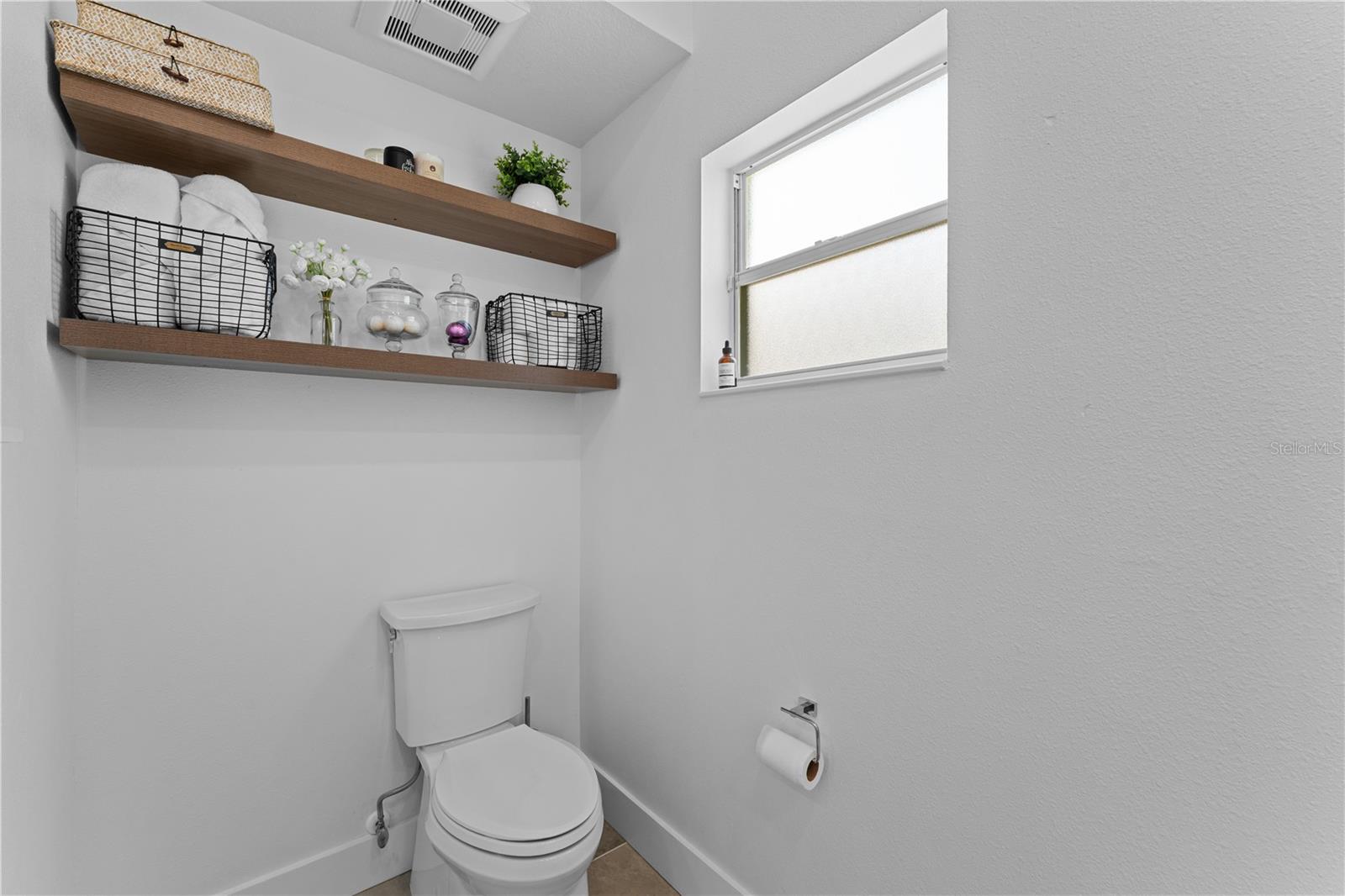 Listing photo id 29 for 403 Carriage House Lane