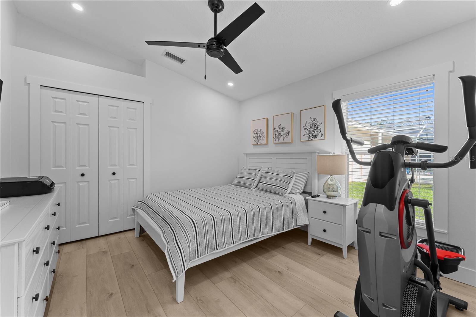 Listing photo id 31 for 403 Carriage House Lane