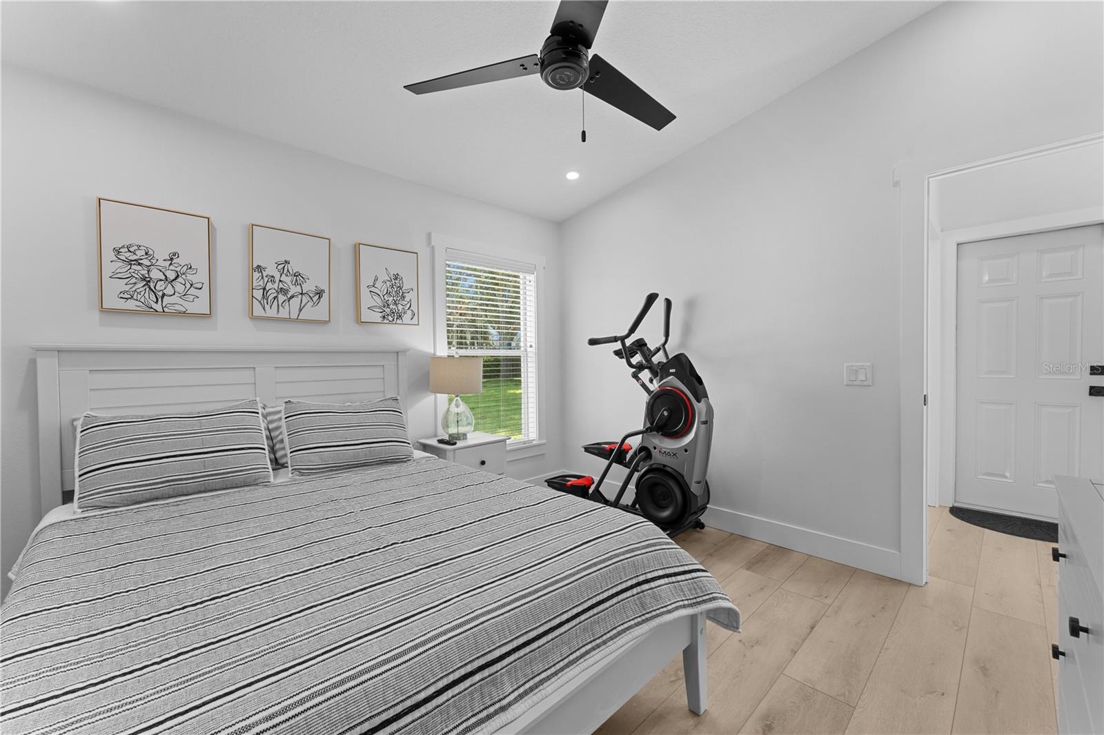 Listing photo id 32 for 403 Carriage House Lane