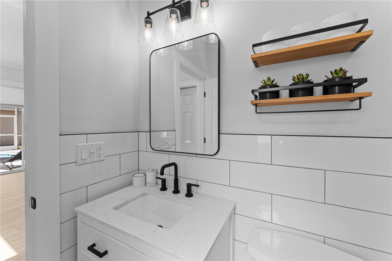 Listing photo id 34 for 403 Carriage House Lane