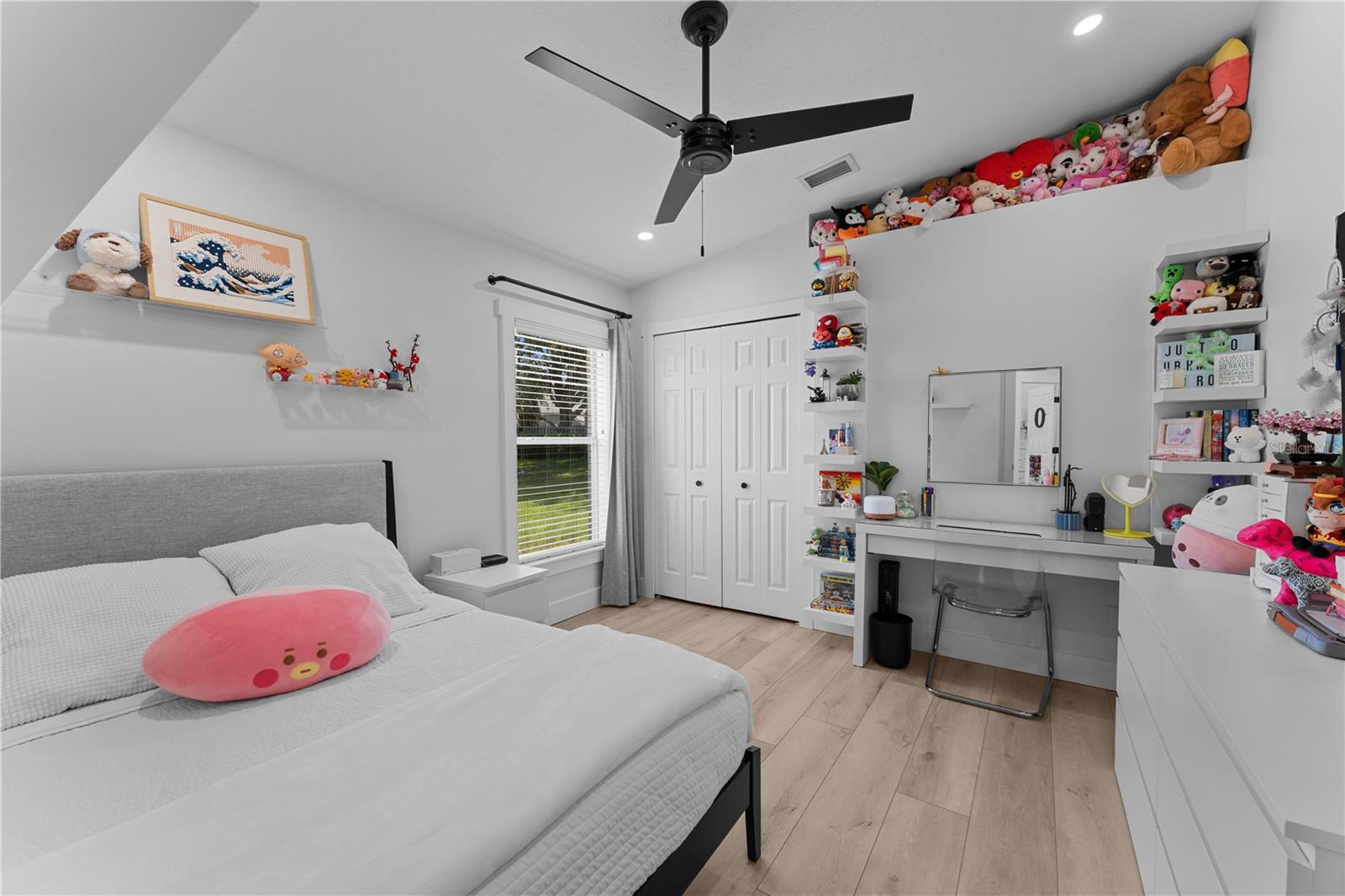 Listing photo id 35 for 403 Carriage House Lane