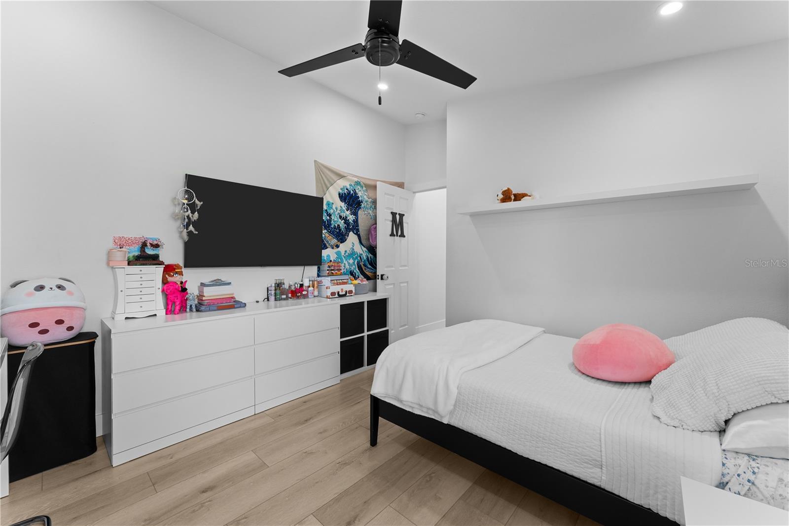 Listing photo id 36 for 403 Carriage House Lane