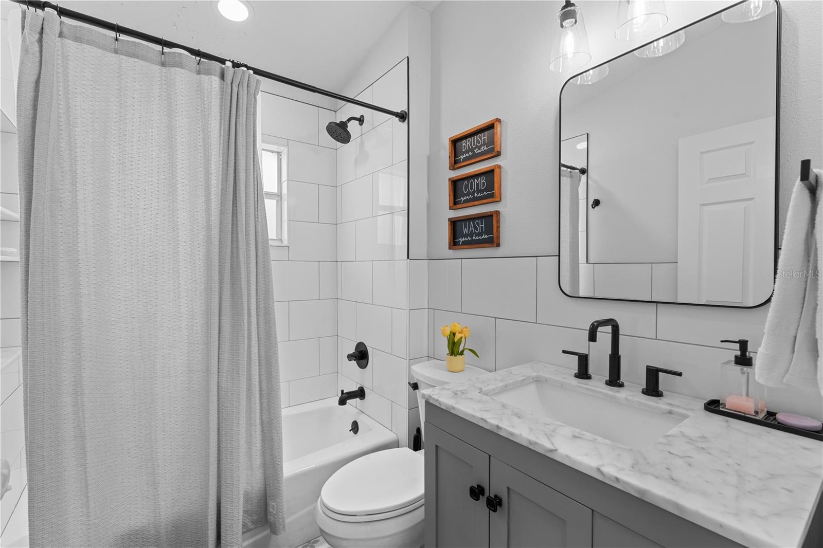 Listing photo id 37 for 403 Carriage House Lane