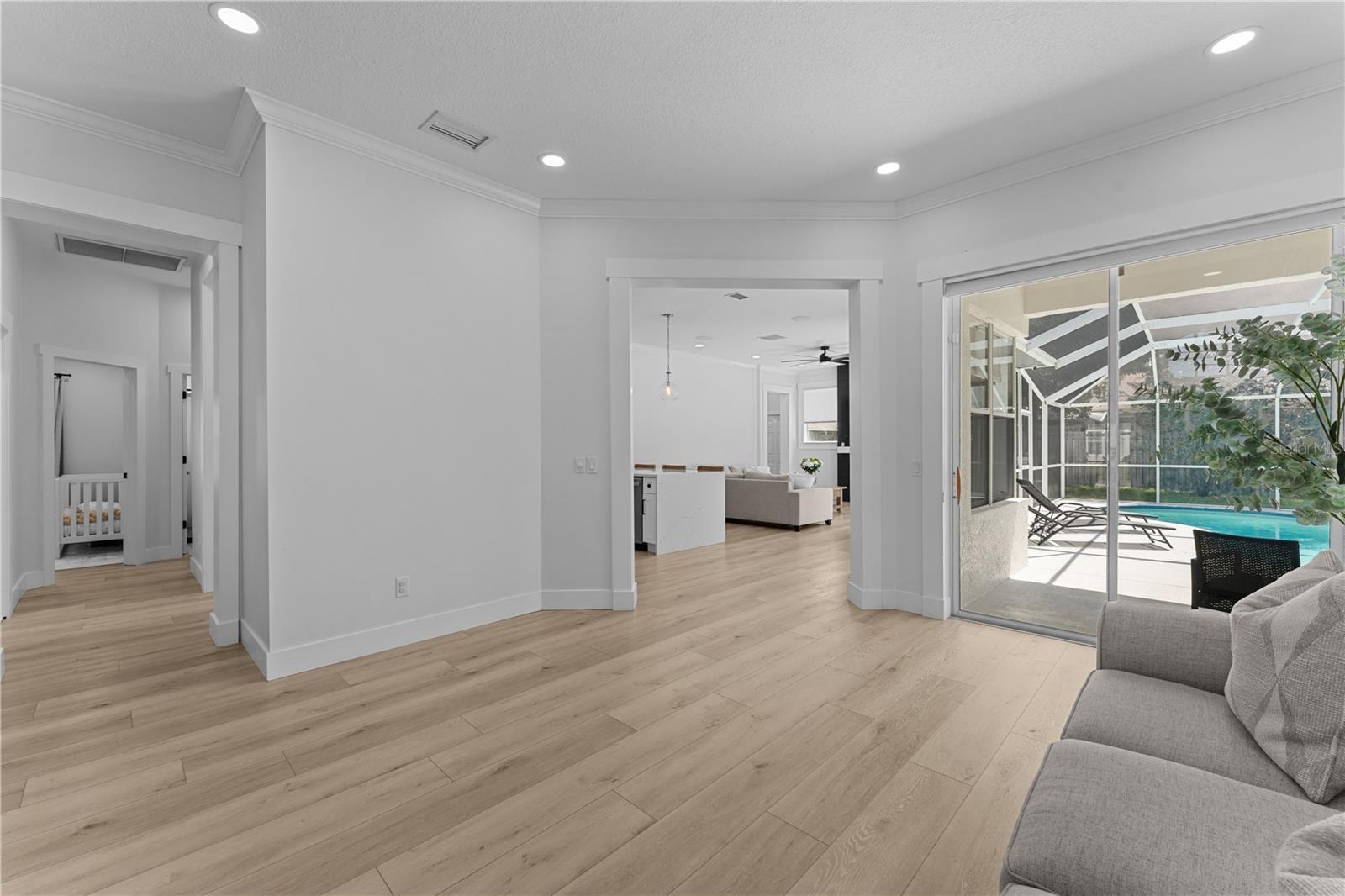 Listing photo id 2 for 403 Carriage House Lane