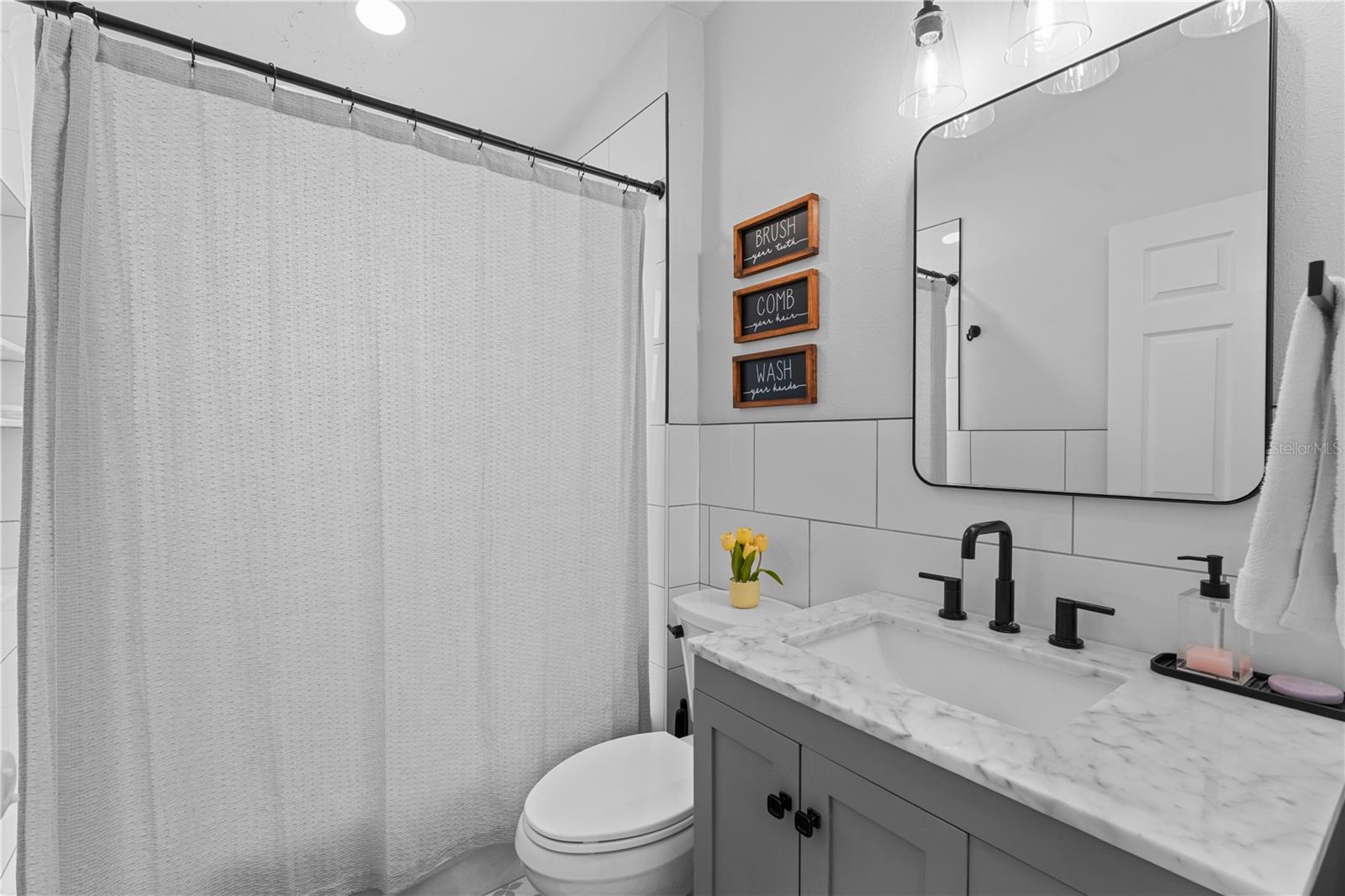 Listing photo id 38 for 403 Carriage House Lane