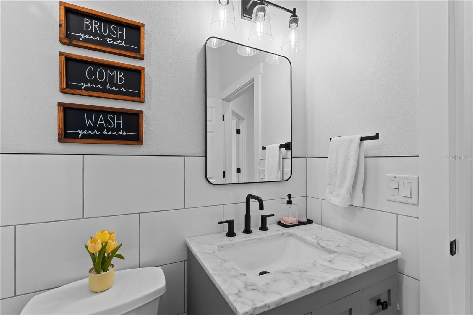 Listing photo id 39 for 403 Carriage House Lane