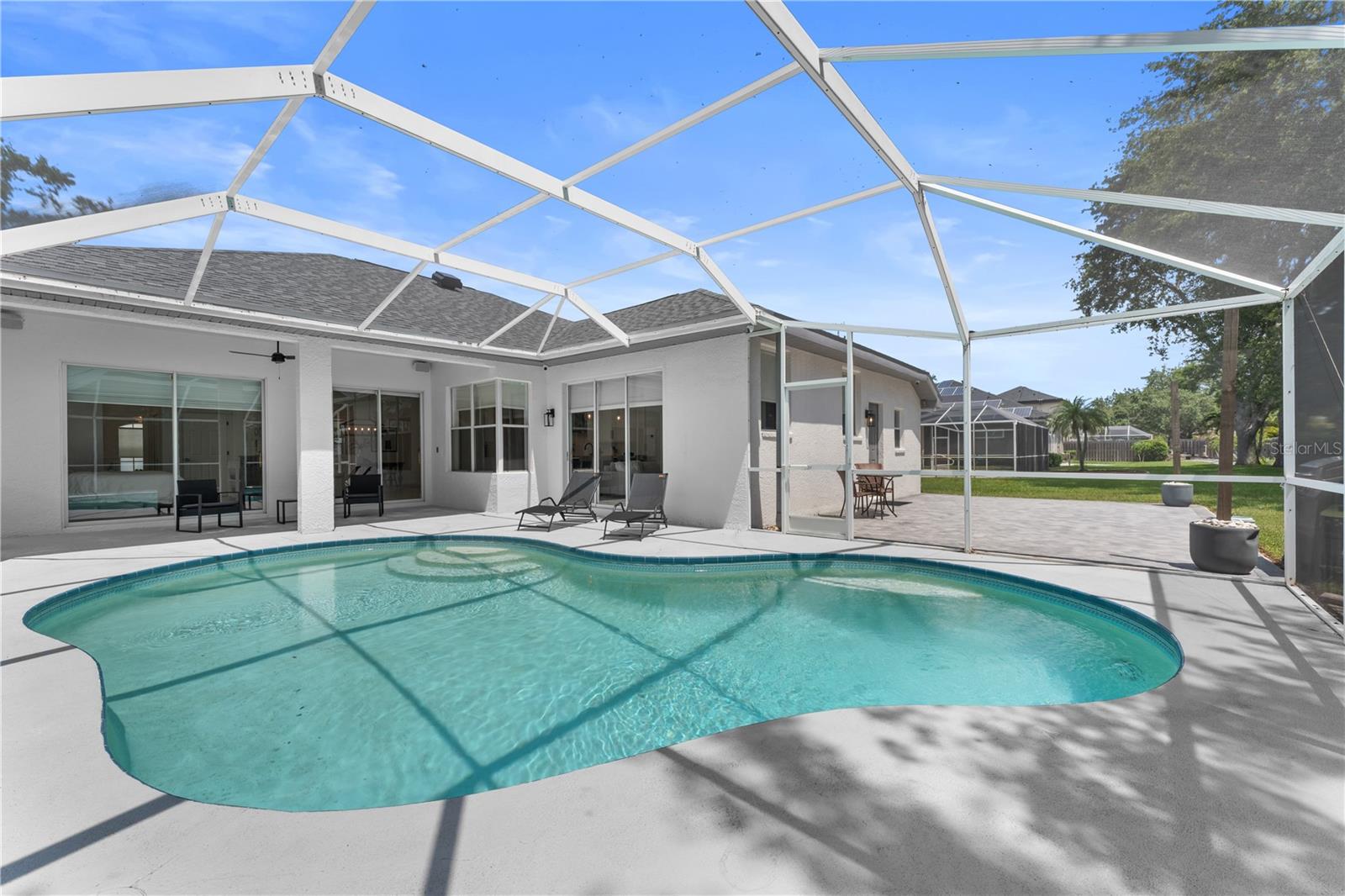 Listing photo id 42 for 403 Carriage House Lane