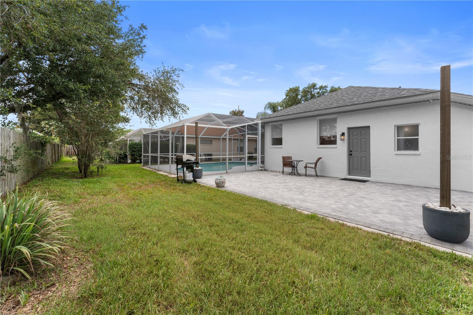 Listing photo id 46 for 403 Carriage House Lane