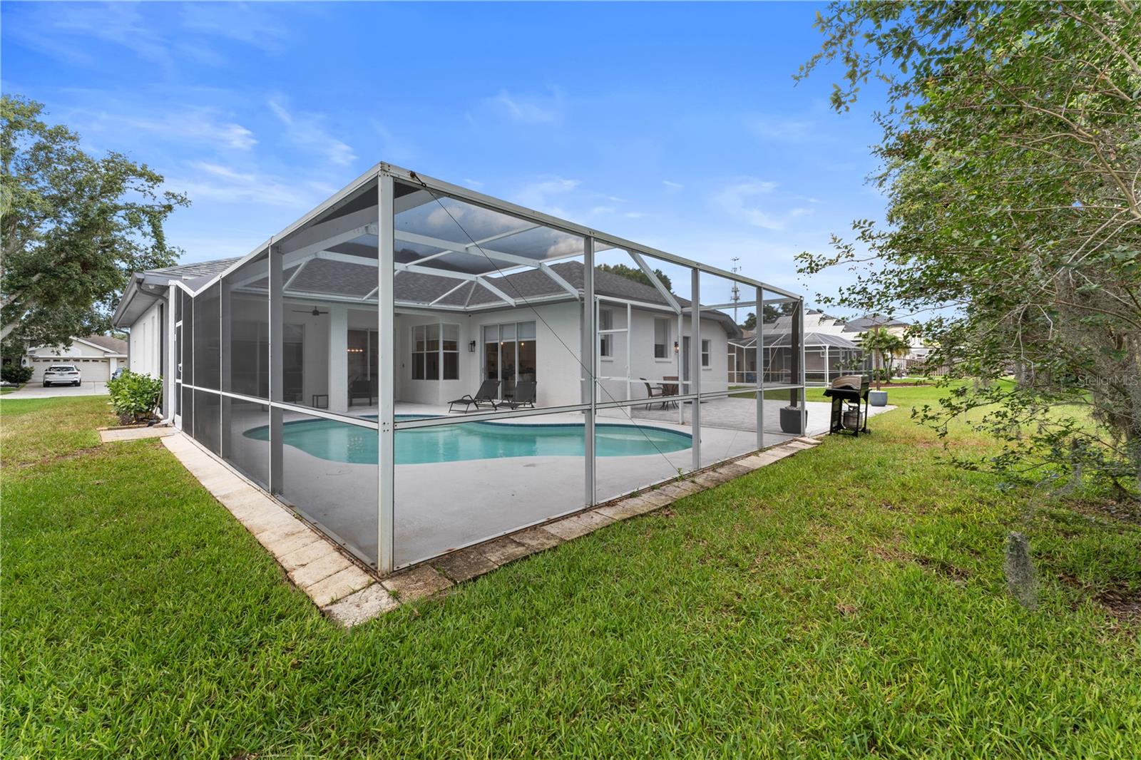 Listing photo id 47 for 403 Carriage House Lane