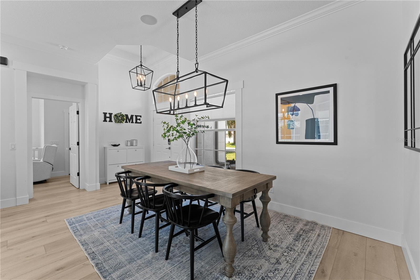 Listing photo id 4 for 403 Carriage House Lane